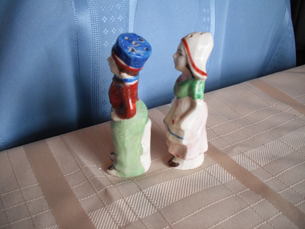 Vintage Japan Salt & Pepper Set