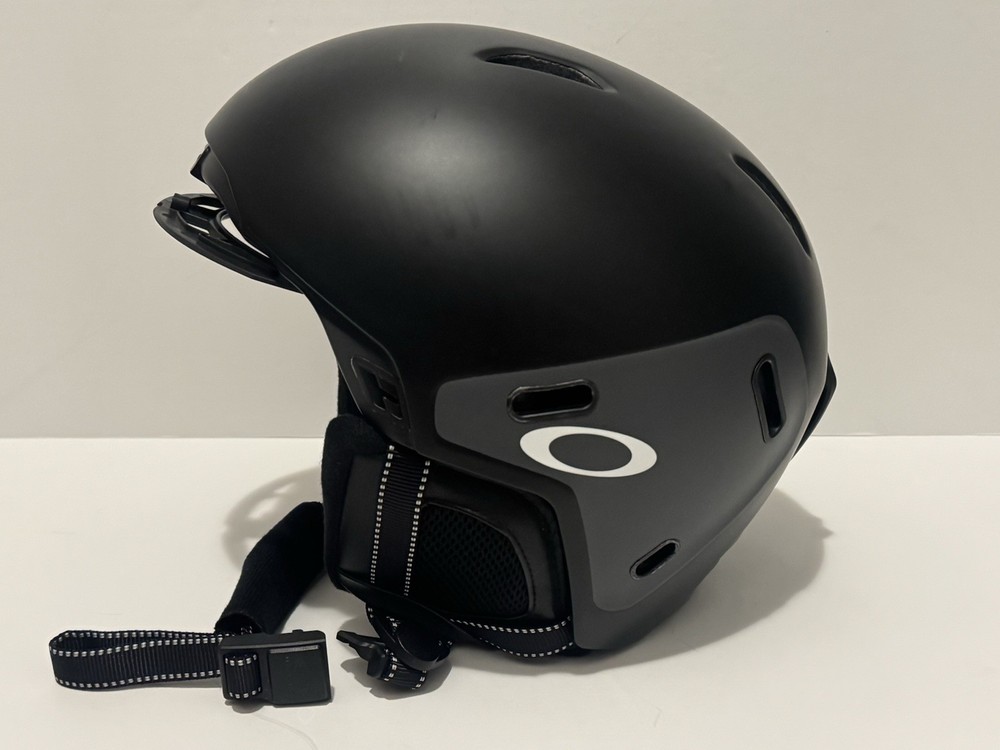 Oakley MOD3 Helmet ~ Black ~ Medium 55-59cm ~ Modular Brim ~ Snowboard & Ski