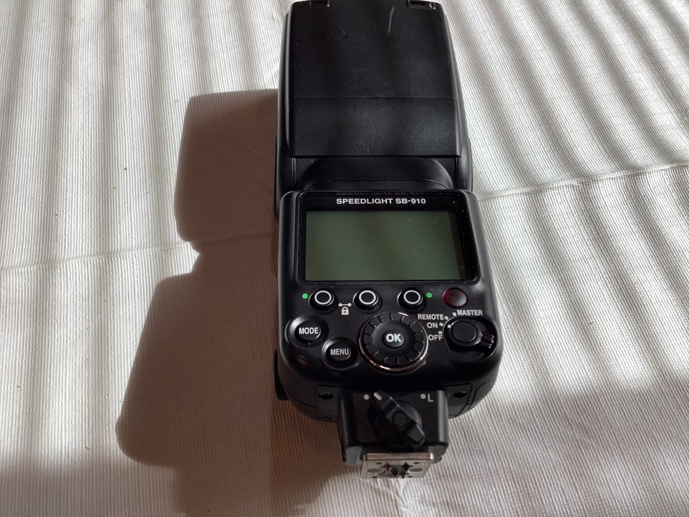 Nikon SB-910 Speedlight Flash Nikon Speed light Read