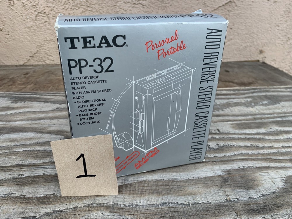 Teac PP-32 Walkman Cassette Player Fully Working