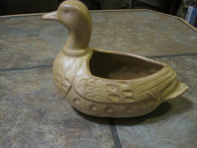 DUCK PLANTER ~ BROWN POTTERY ~ UNKNOWN MAKER ~ 8½" x 6" ~ VGUC