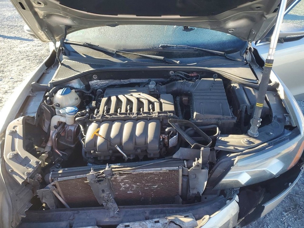 PASSAT 2012 Glove Box 5022168