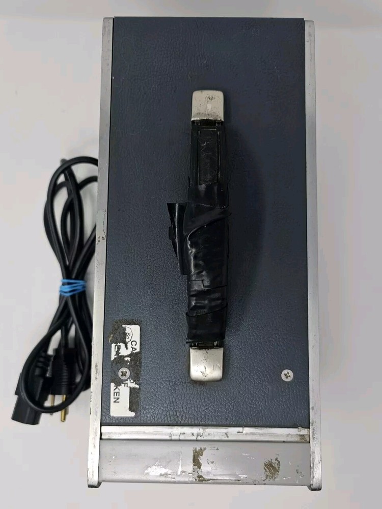 HP Hewlett Packard 3400A RMS Voltmeter w Option C35 - Powers On