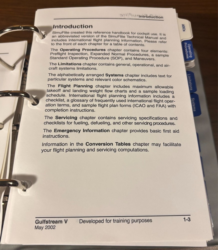 Gulfstream V plane Cockpit Reference Handbook (CAE SimuFlite, 2007) binder/GUC