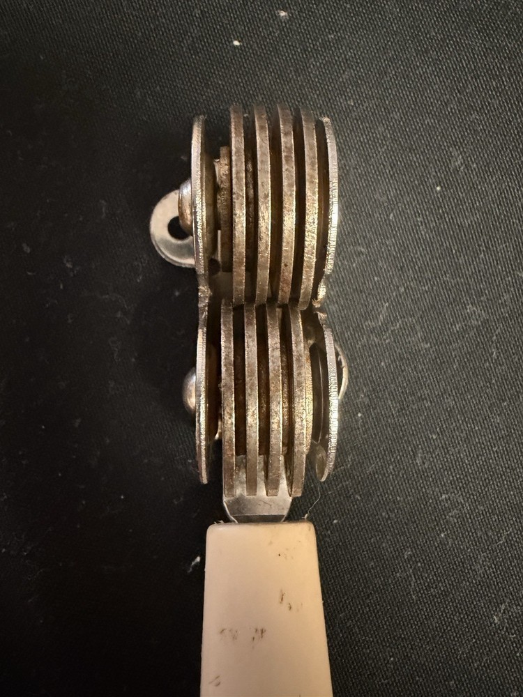 Ecko Knife Sharpener Pull Through Vintage with White Handle