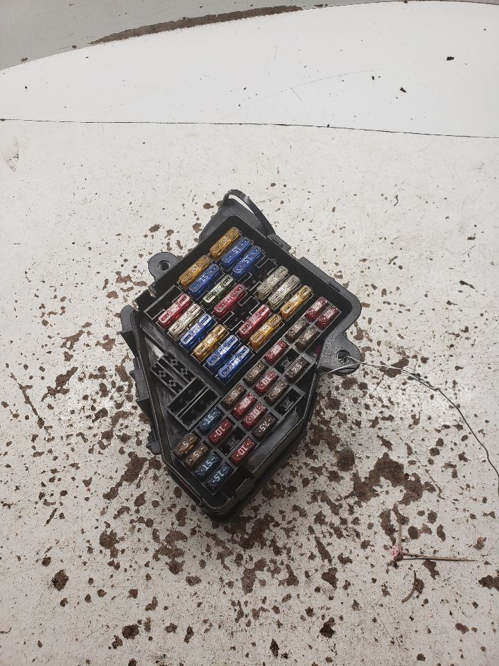 Used Fuse Box Engine fits: 2003 Volkswagen Jetta engine compartment Grade A
