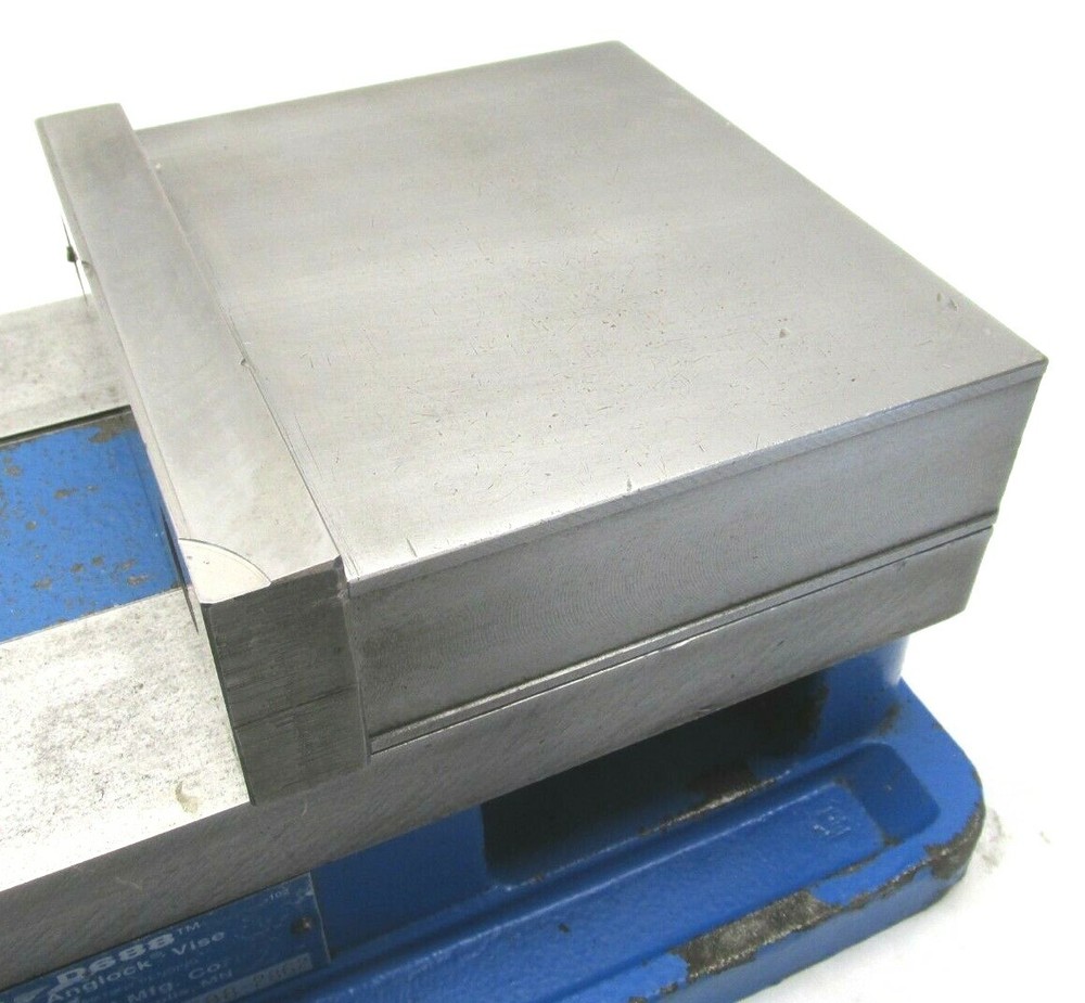 KURT ANGLOCK 6" MILLING MACHINE VISE w/ JAWS & HANDLE - #D688