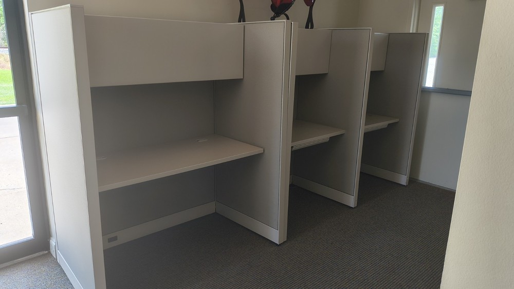 Office Cubicle Desks| Excellent Condition | Full SET!