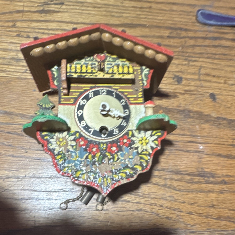 Black Forest Style Wood Cuckoo Clock Floral Theme Analog Display Pendulum
