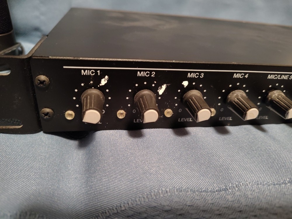 Peavy CMX 602 Six Channel Mixer