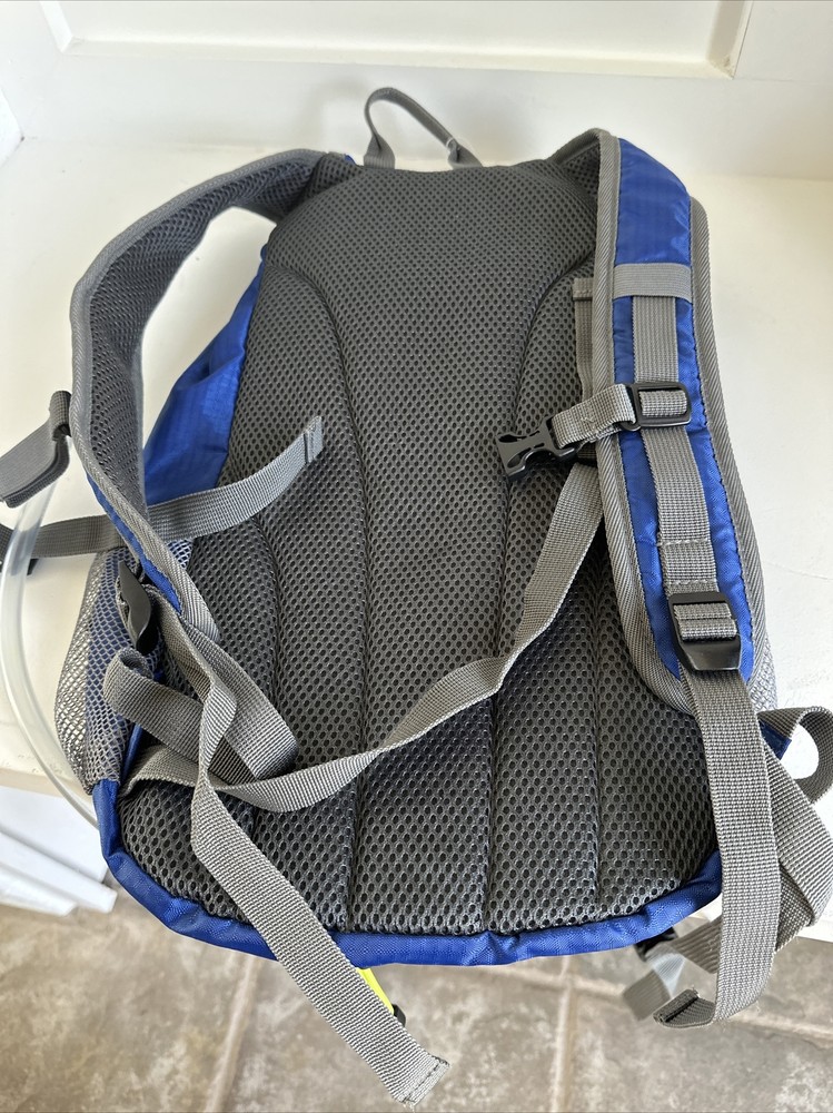 AdventureRidge NEW Hydration Backpack blue bladder hiking camping