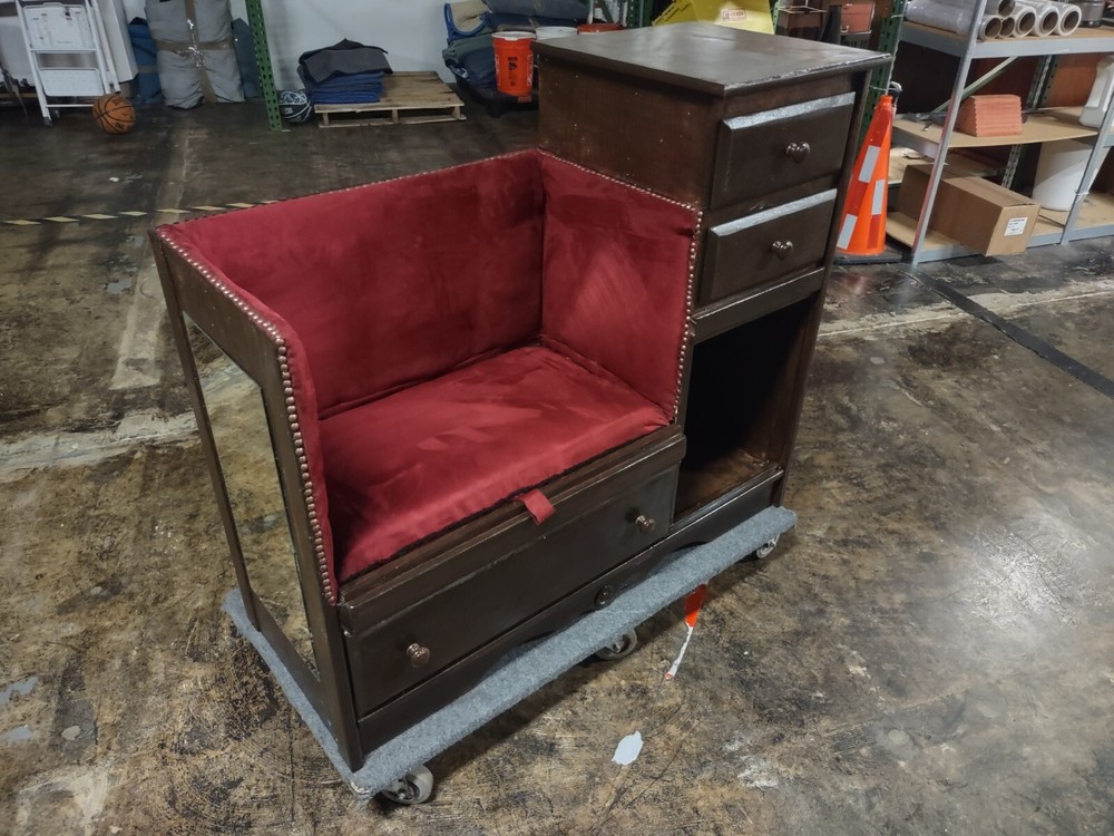 Entryway bench with storage and mirror