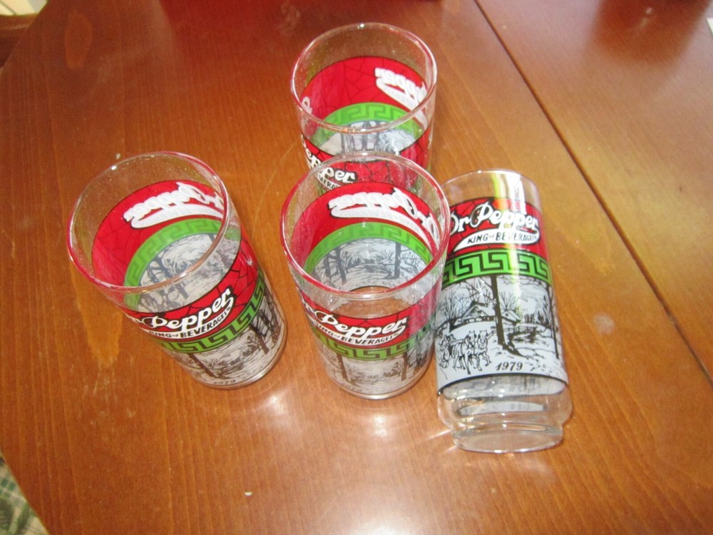 VINTAGE DR.PEPPER DRINKING GLASSES