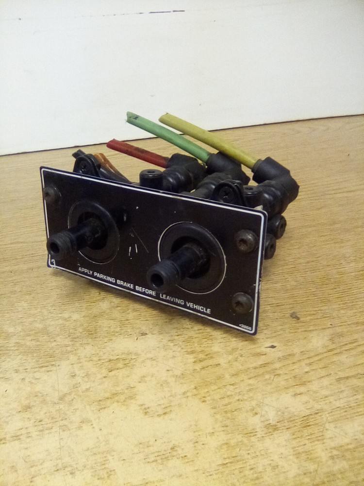 Bendix 5001230 Air Brake Valve "NO KNOBS"