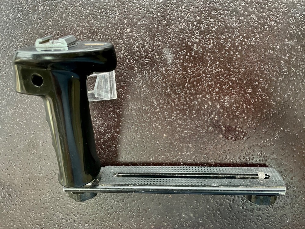 Suntar Flash Bracket Grip/Handle w/ DCL-1 Bracket