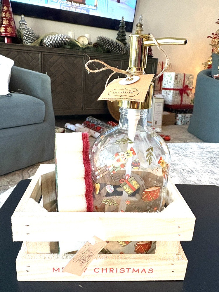 NIB Mud Pie NUTCRACKER SOAP PUMP & SPONGE CRATE SET