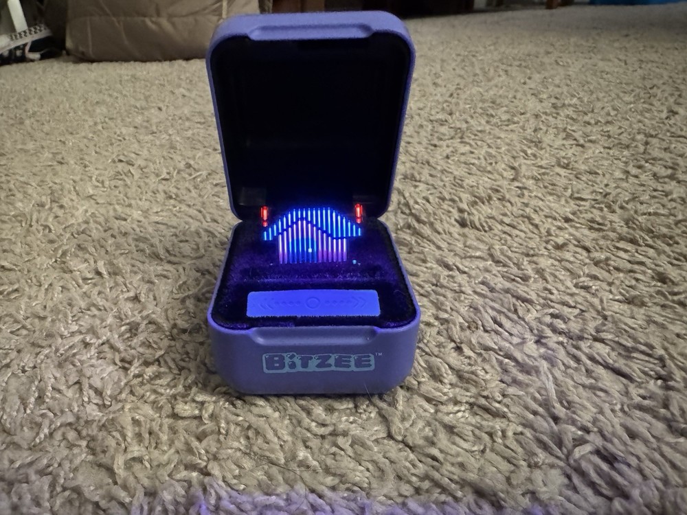Spin Master Bitzee Digital Electronic Interactive Pet Purple Toy Light Up