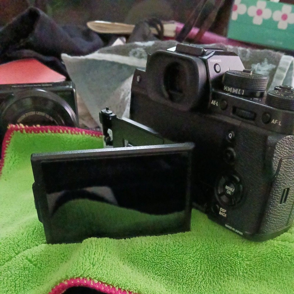 FUJIFILM X-T2 Mirrorless Camera BattCharger Set