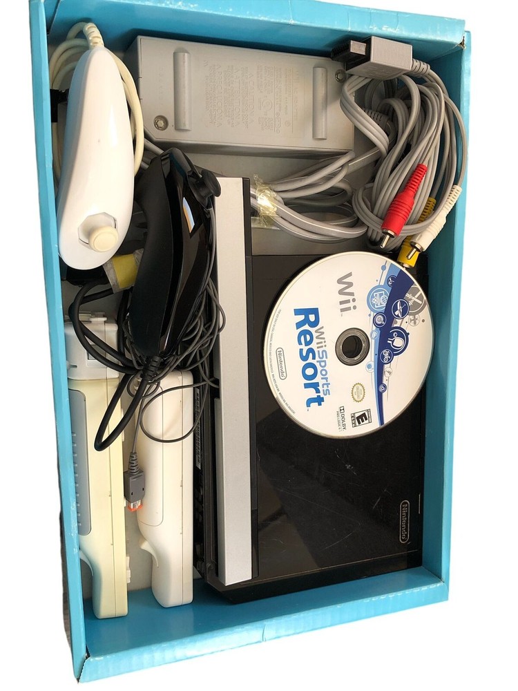 Black Nintendo Wii Console Bundle with Memory Card, Game Disc & 2 Controller