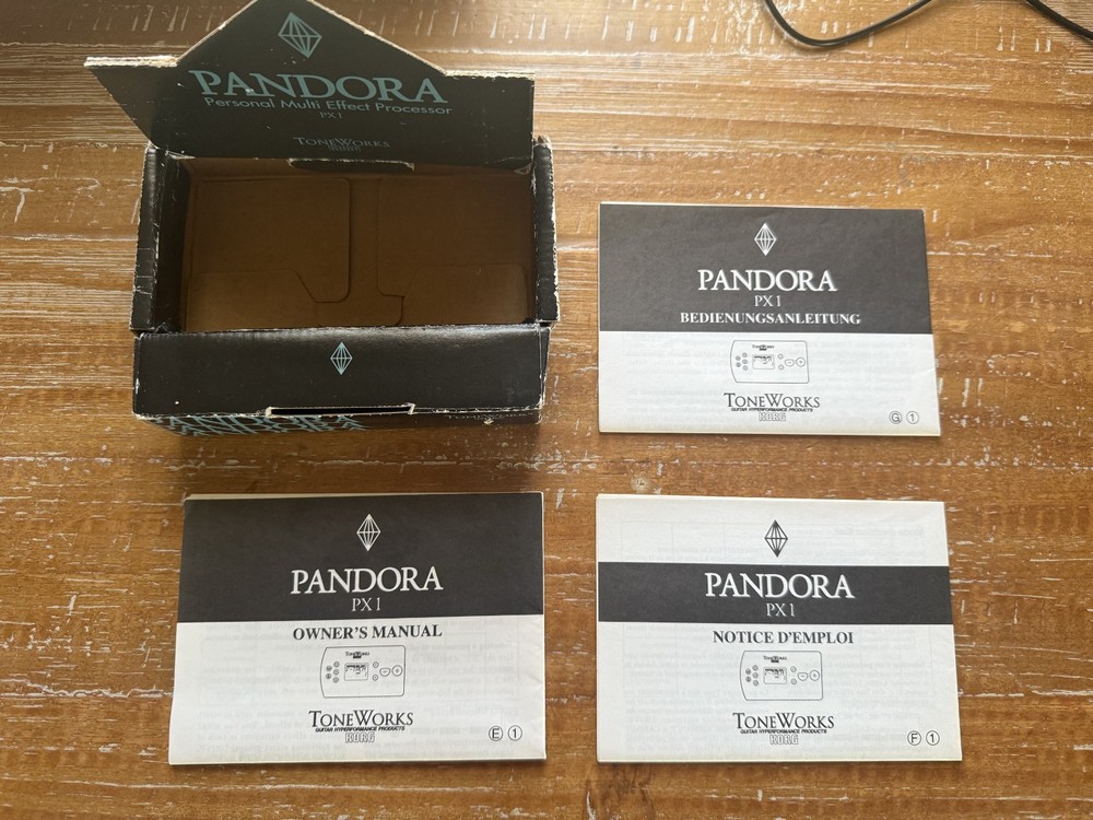 Korg ToneWorks Pandora PX1 Personal Multi Effect Processor Boxed Bundle