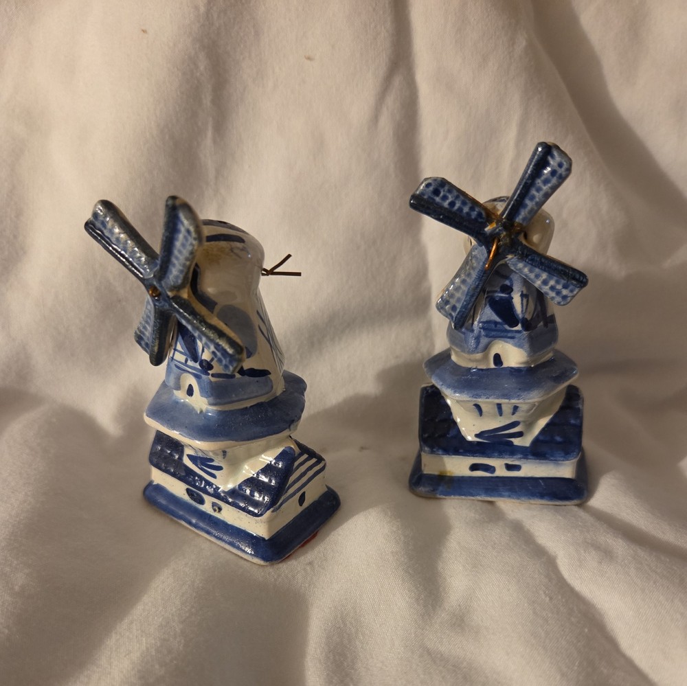 VINTAGE Delft Blue Windmill Salt & Pepper Shaker Set