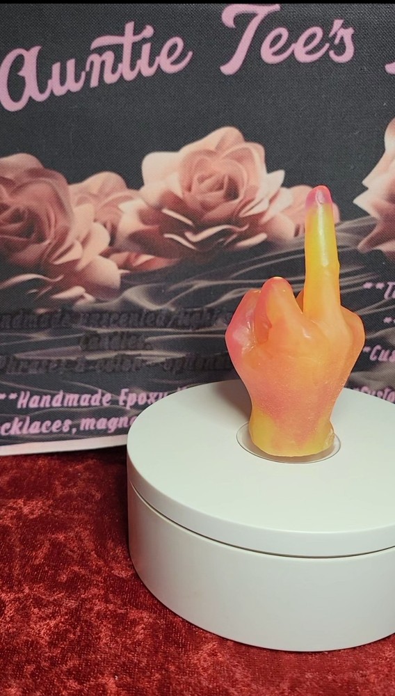 Resin art middle finger