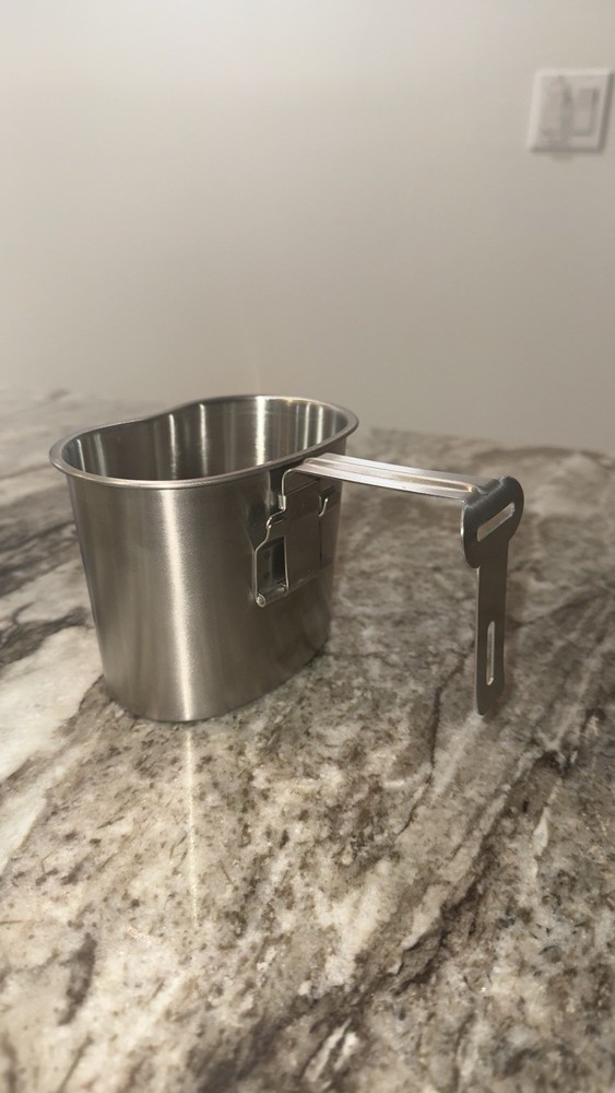 Authentic US Military Standard Issue Canteen With Foldable Cup And Pouch
