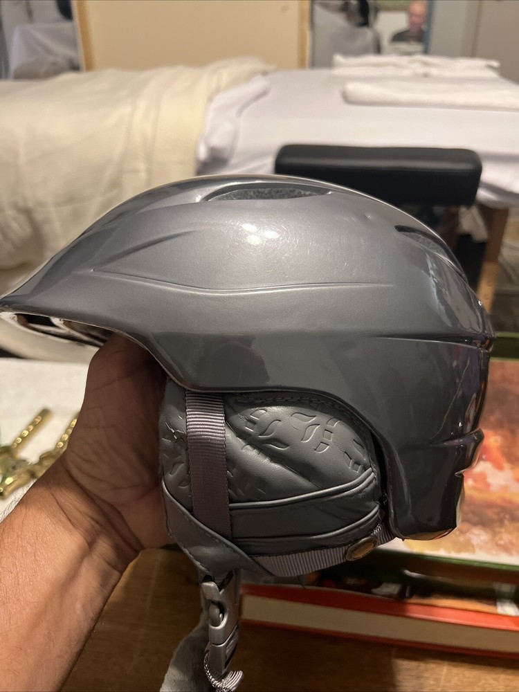 2 giro ski helmet medium Gray