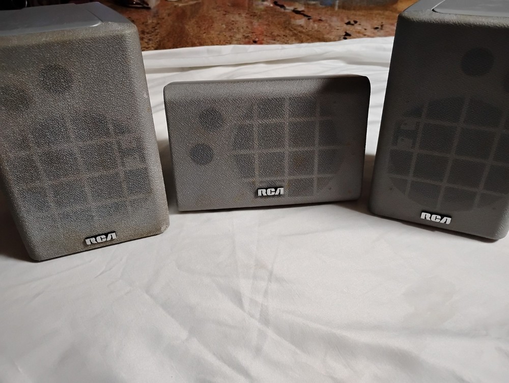 RCA Model No.RT2600 Speakers