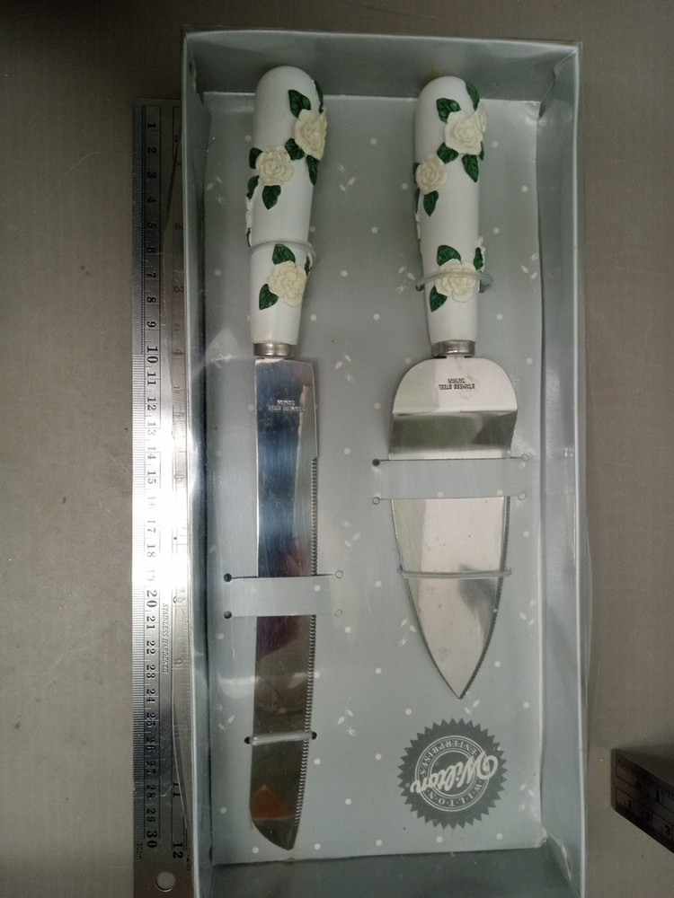 Wilton Enterprises Bridal Cake Set