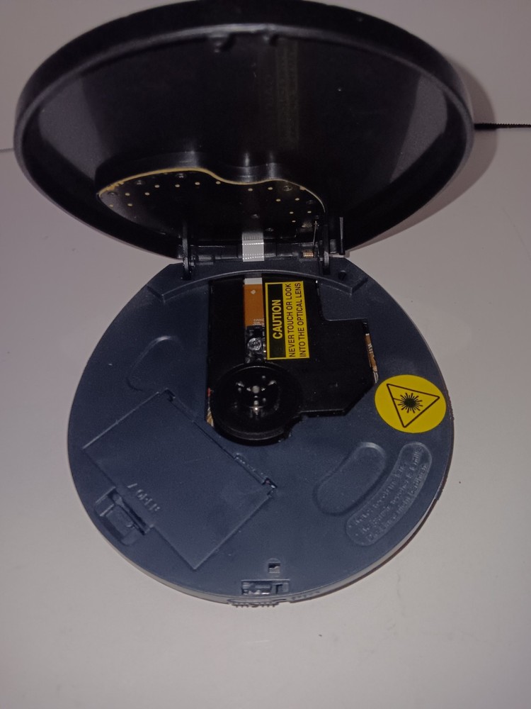 Craig Model CD MP3 Player Anti Shock System Powers Up