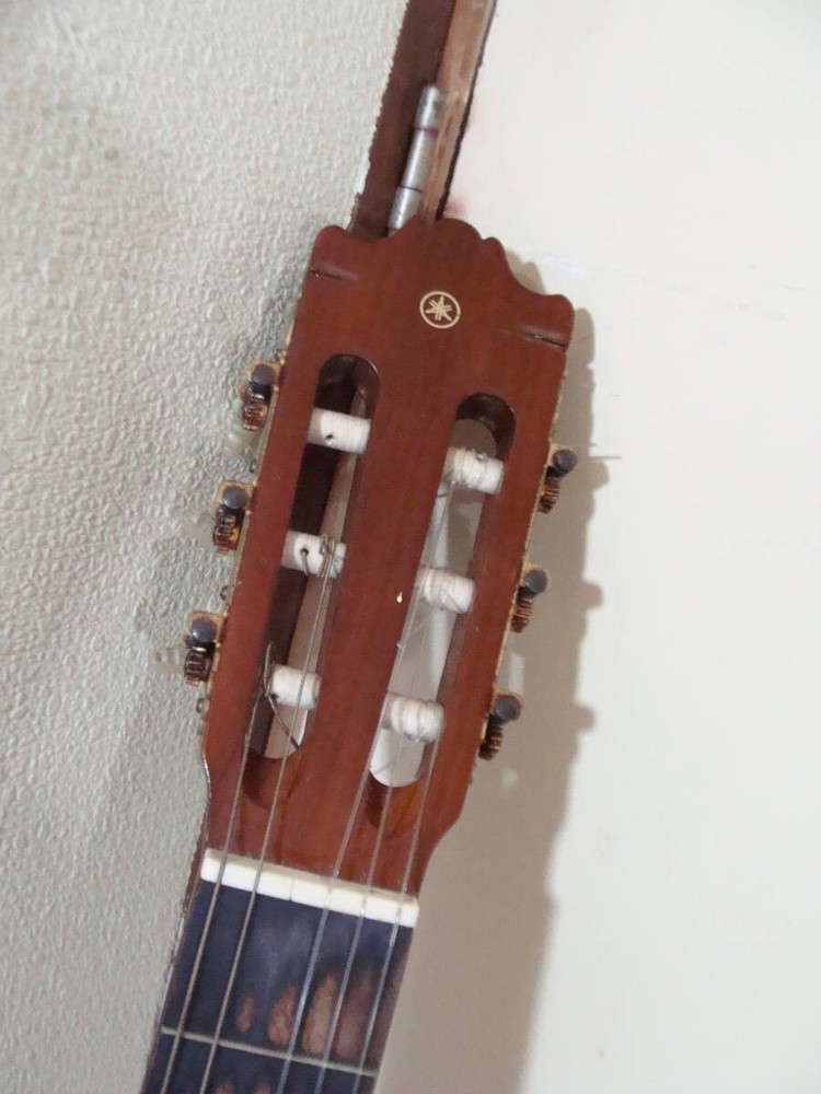 Yamaha C-400 Classical Guitar Gut Strings Junk Item