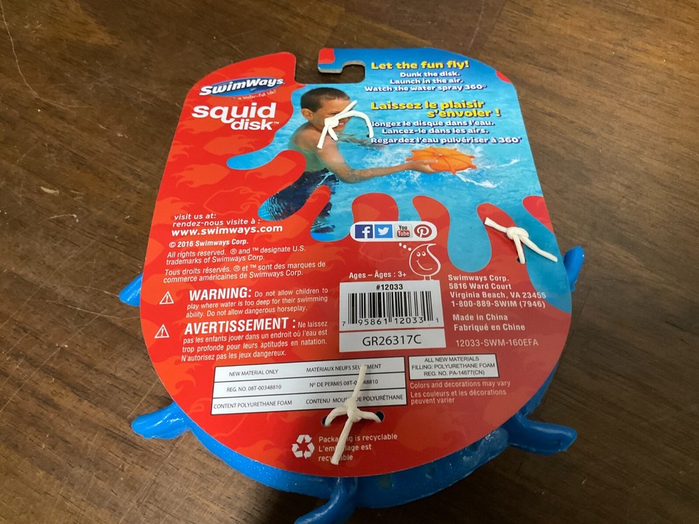 SwimWays Squid Disk Ages 3+ Sprays Water 360 Degrees BLUE