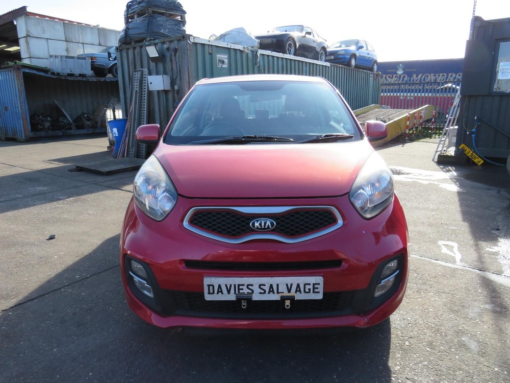 KIA PICANTO MK2 2013 REF-B620 / CENTRE REAR HEADREST FREE P&P