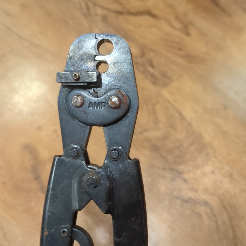 AMP 220197-1 A Crimper Hand Crimping Tool