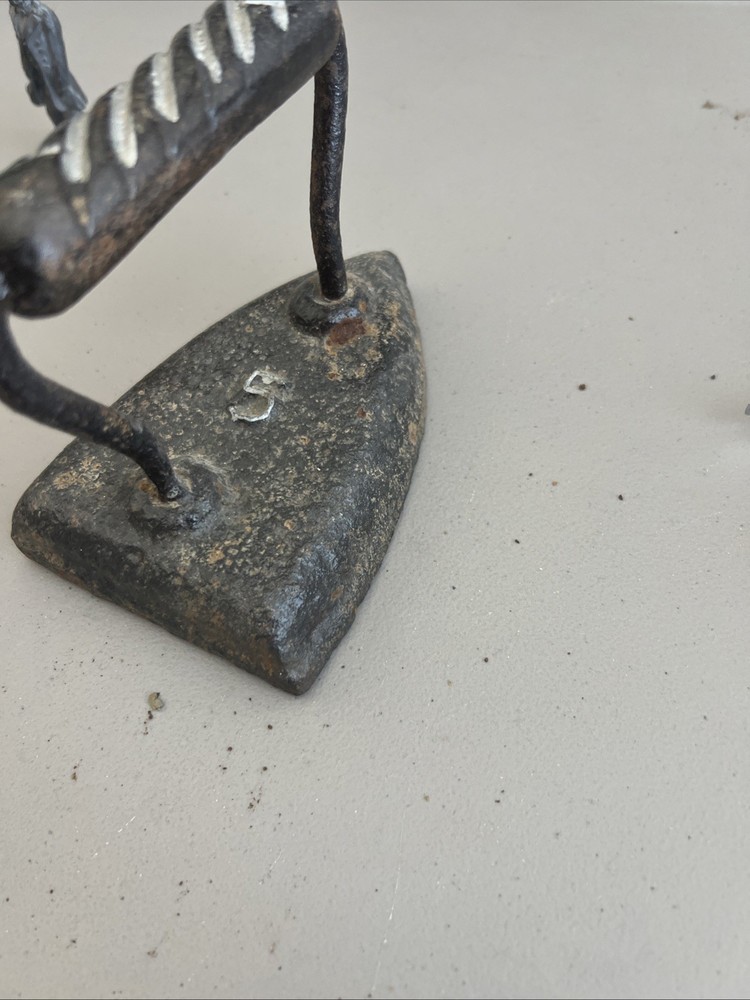VINTAGE CAST IRON SAD IRON #5