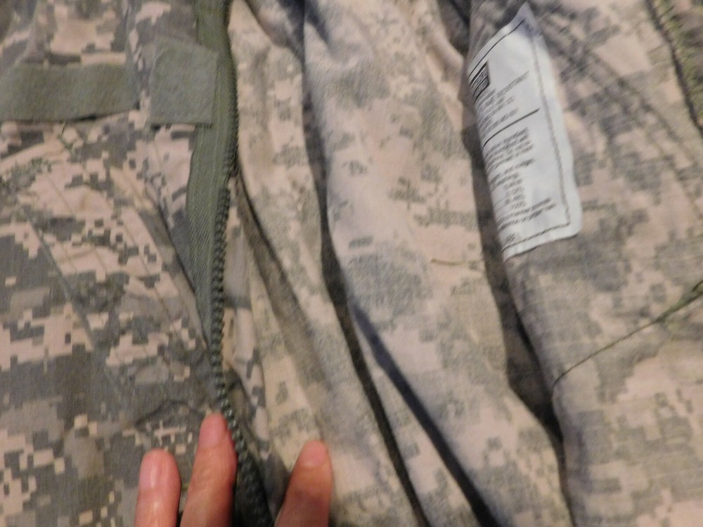 US ARMY FLAME RESISTANT ACU TOP COAT SIZE MEDIUM- LONG