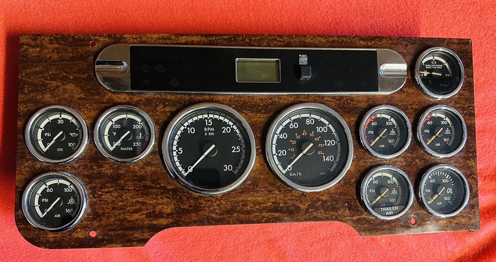 Freightliner Cascadia Instrument Cluster