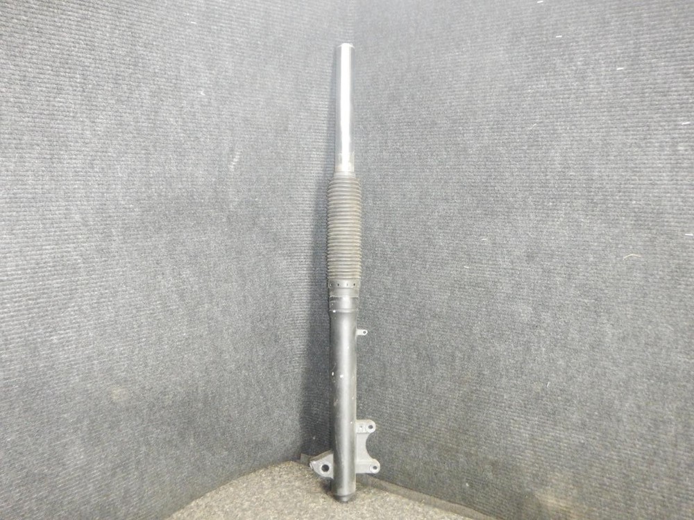 17 Kawasaki KL 650 left fork C2