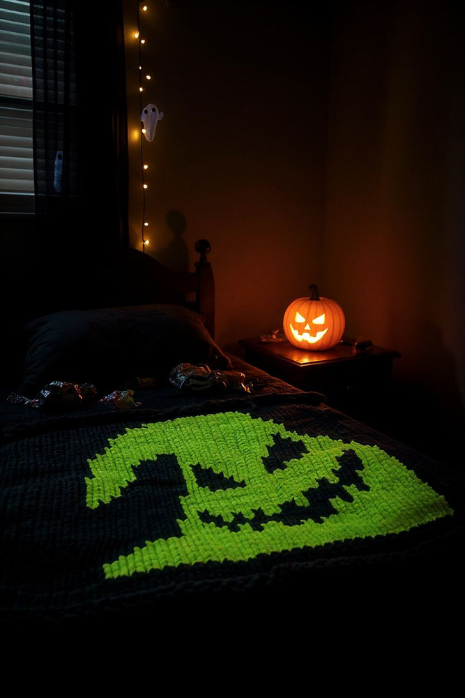 "Oogie Boogie Nights" Chunky Knit Blanket | Digital PDF Step by Step Pattern