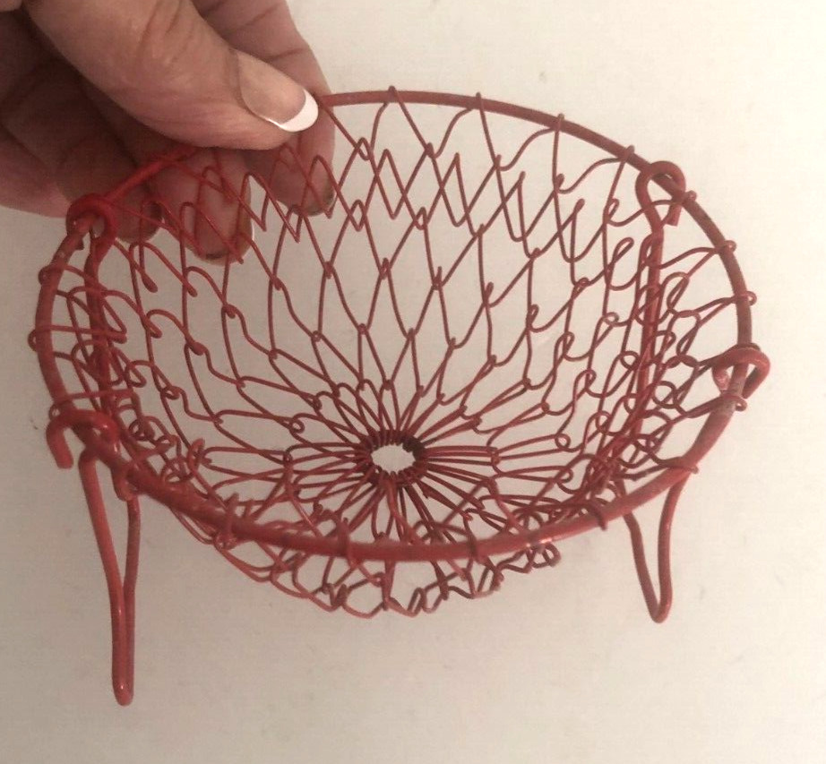Vtg RED MINI 4" COLLAPSABLE Folding WIRE Strainer Collander BASKET Display Metal