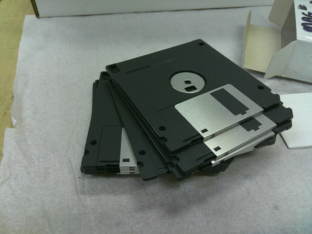 MF-2HD 3.5" FLOPPY DISCS (10 PCS.)
