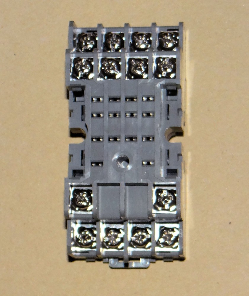 IDEC SY4S-05 14 Pin Relay Socket