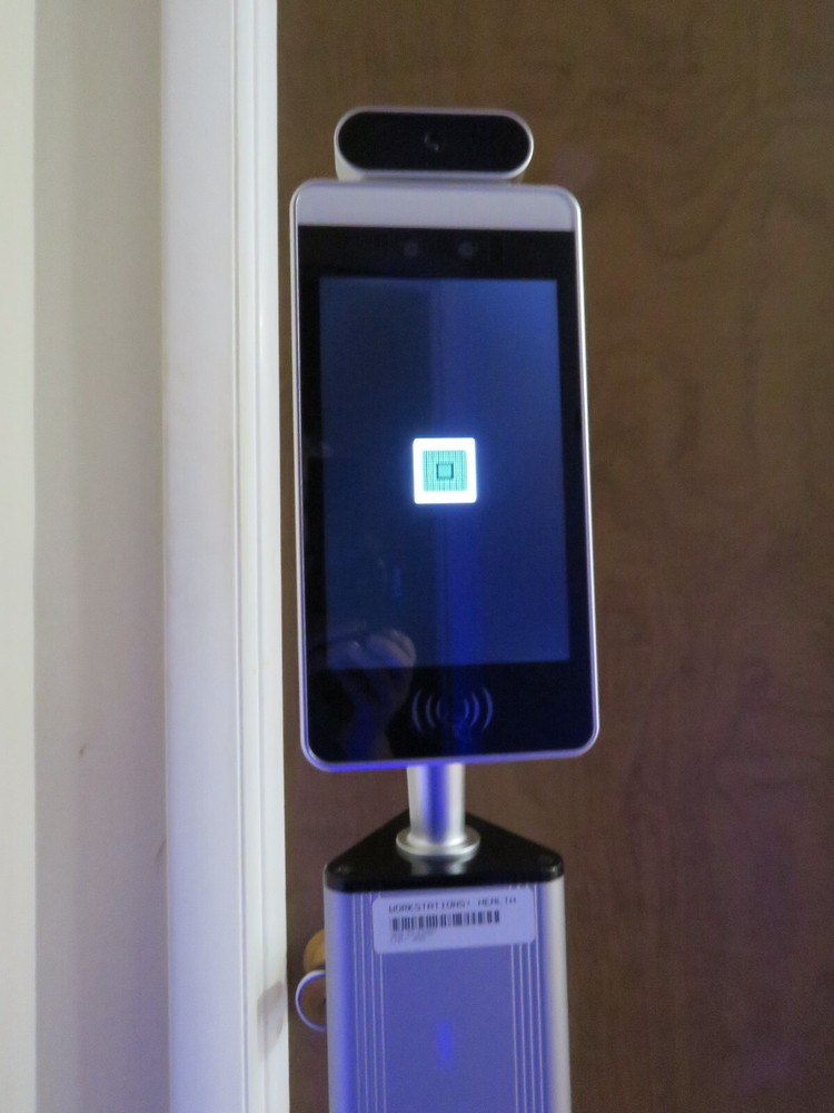 DSI Floor Stand Face Recognition Touchless Temperature Check Kiosk