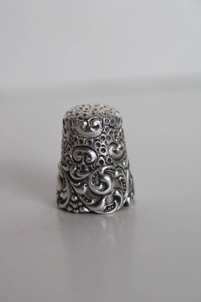 Antique 19th Century Sterling Silver Phoenix Egg Etui Thimble Case & Thimble