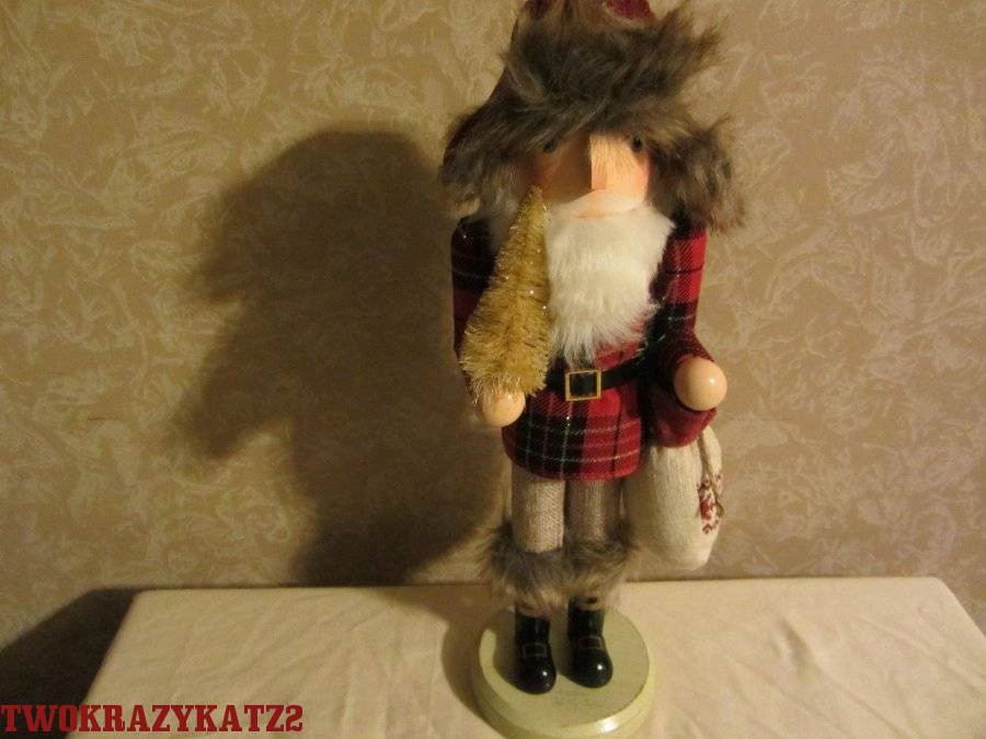 WOODEN NUTCRACKER FIGURINE CHRISTMAS PLAID DECOR 13.5"