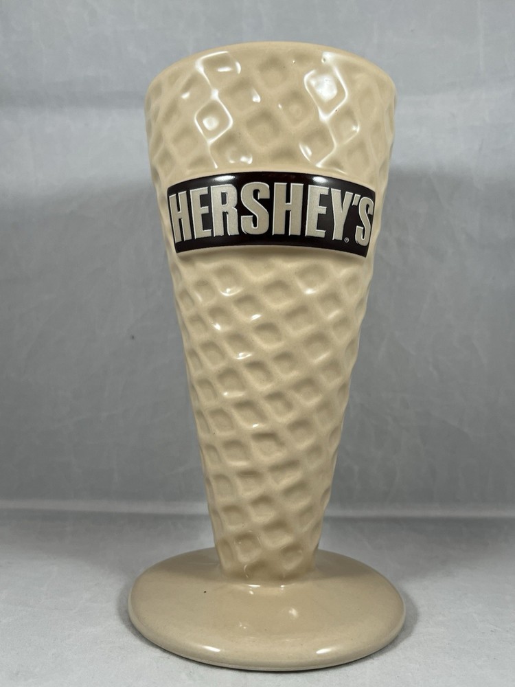 Large Hershey's Ceramic Ice Cream Waffle Cone Cup Beige Billco Int'l 7"