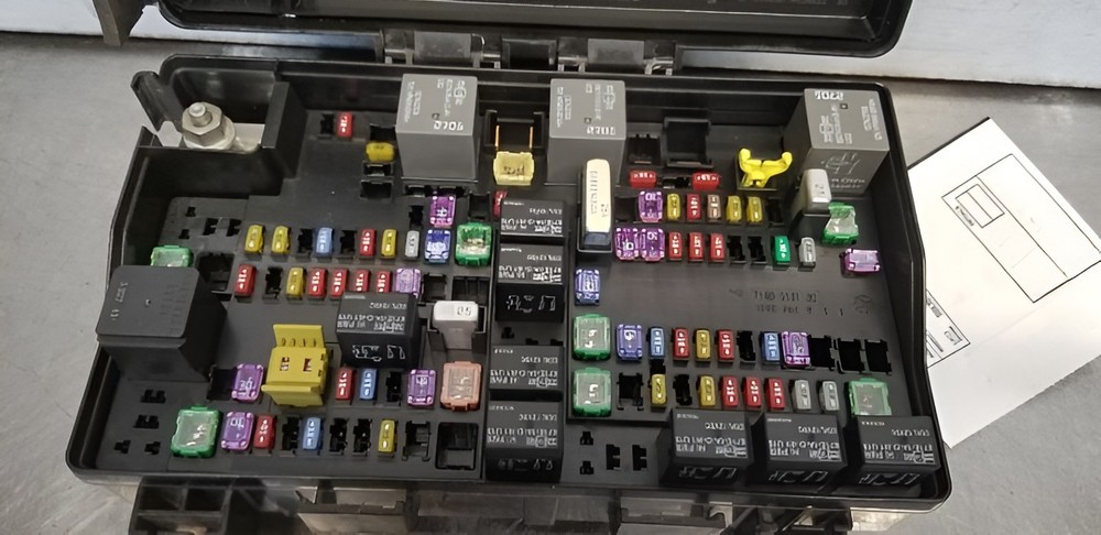 2013-2014 Dodge Ram 1500 Engine Fuse Box Assembly OEM