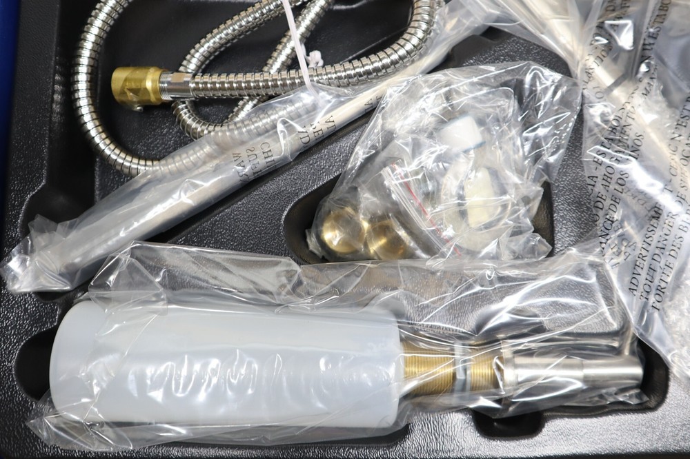 WR Water Ridge Pull Out Kitchen Faucet # 666746 Silver New Open Box