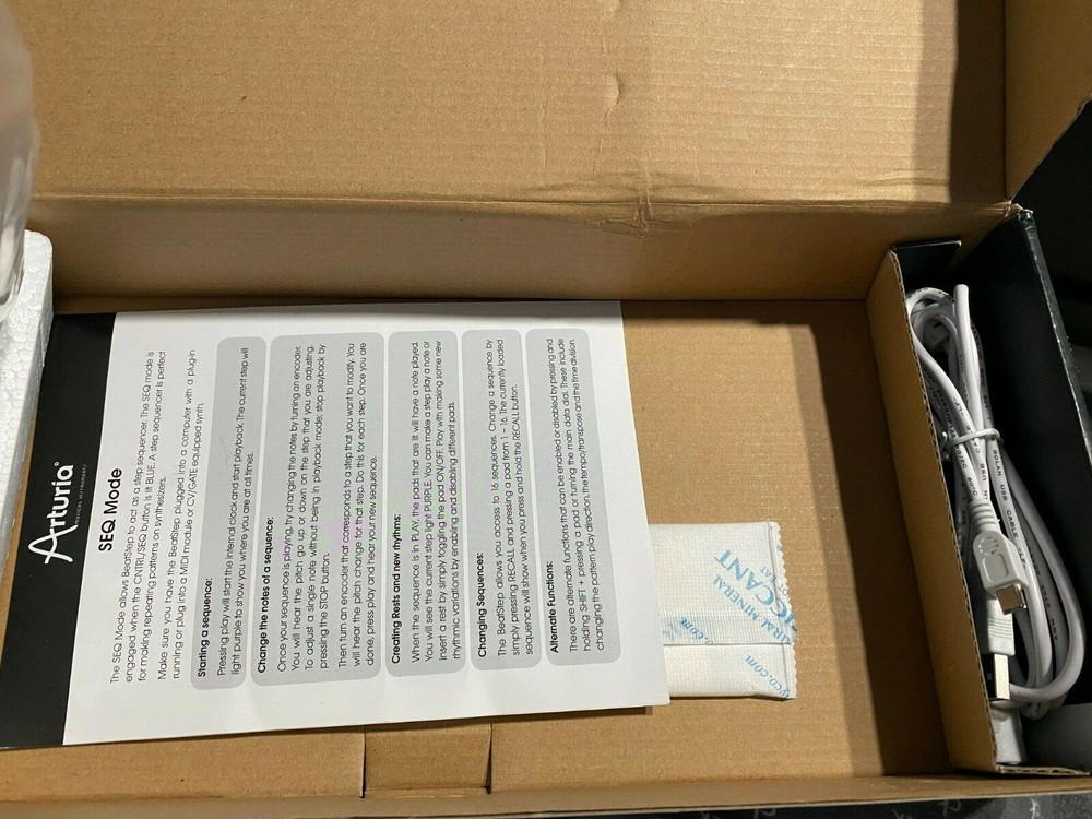 Arturia BEATSTEP Pad Controller Sequencer USB MIDI White